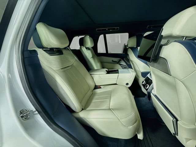 Certified 2025 Land Rover Range Rover SV AWD/4WD image 30