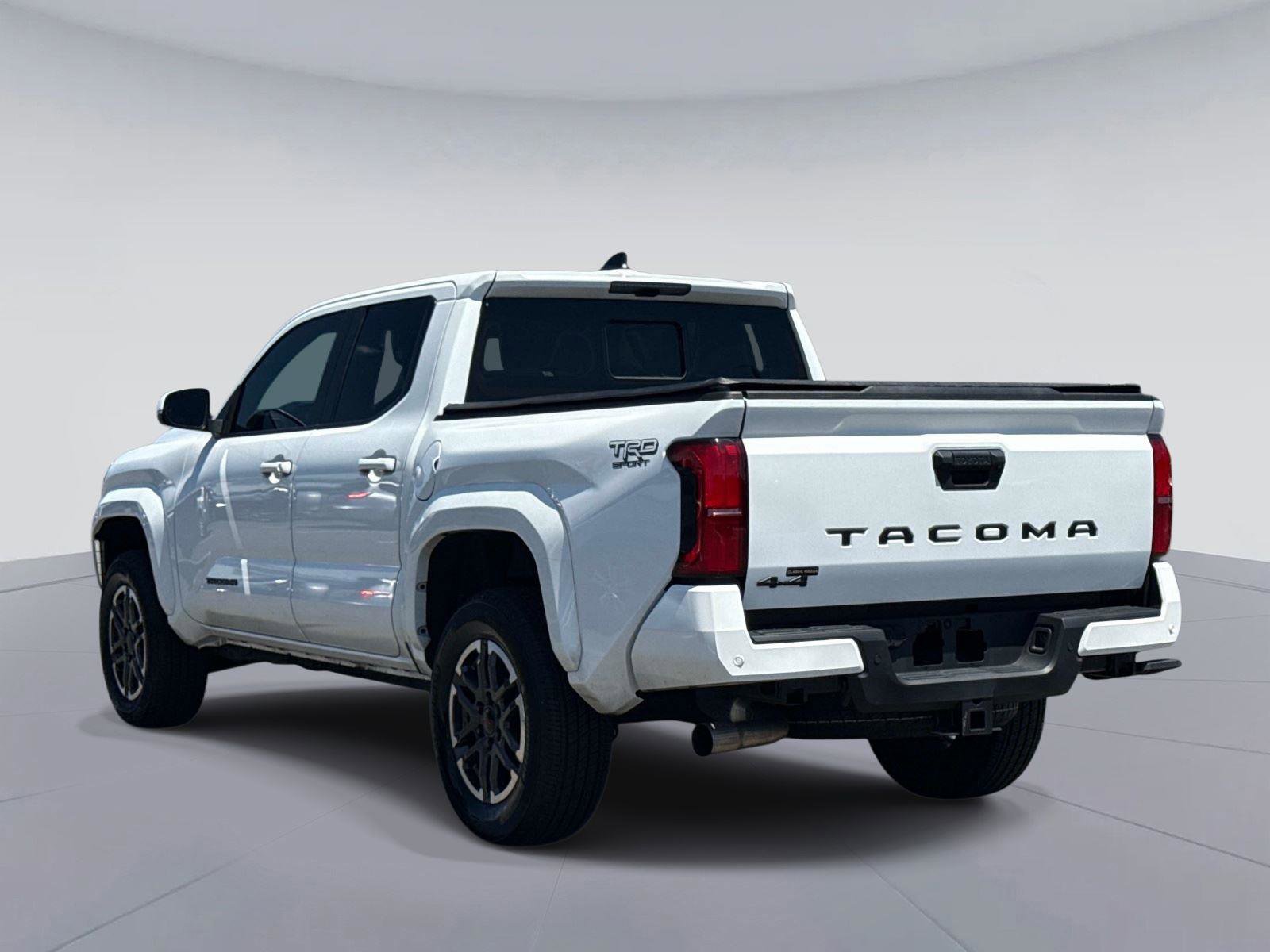 Used 2024 Toyota Tacoma TRD Sport w/ TRD Sport Upgrade Package image 5