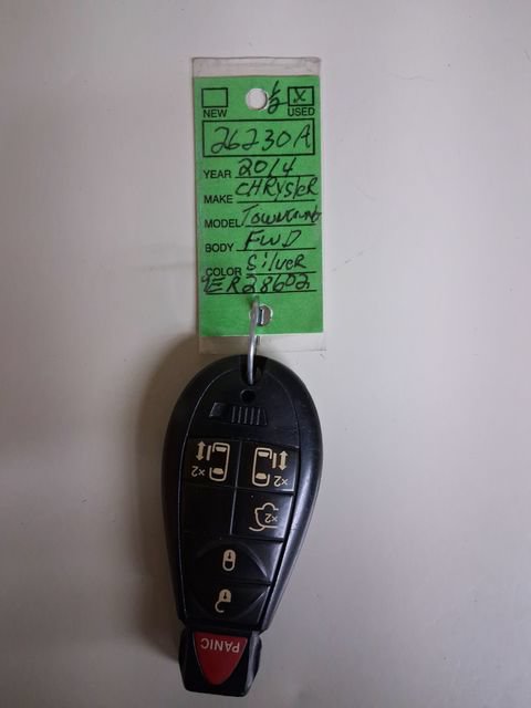 Used 2014 Chrysler Town & Country Touring FWD image 18