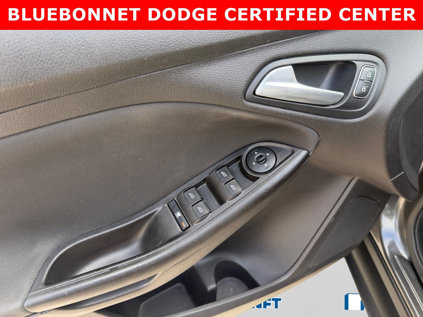 Used 2018 Ford Focus SE w/ SE Appearance Package FWD image 10