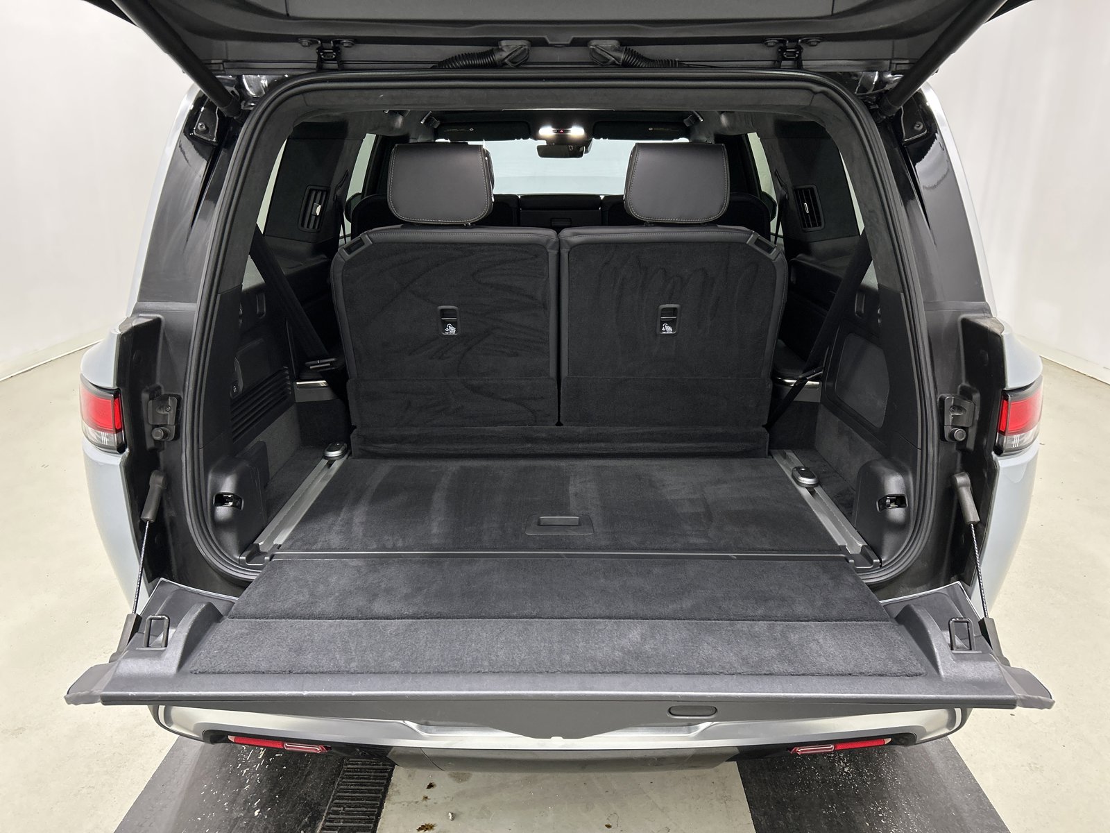 Used 2024 Rivian R1S Adventure AWD/4WD image 15