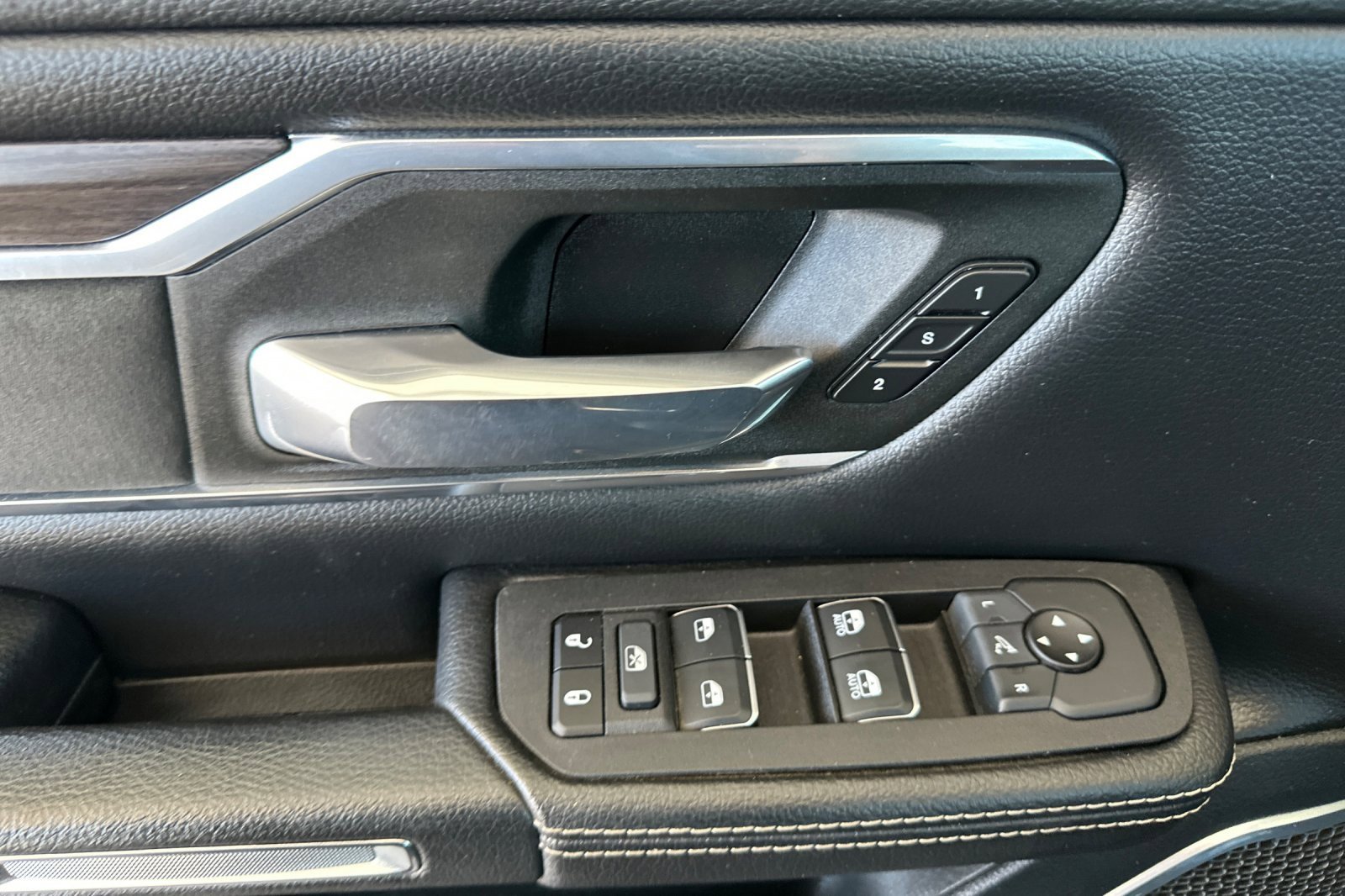 Used 2025 RAM 1500 Laramie image 11