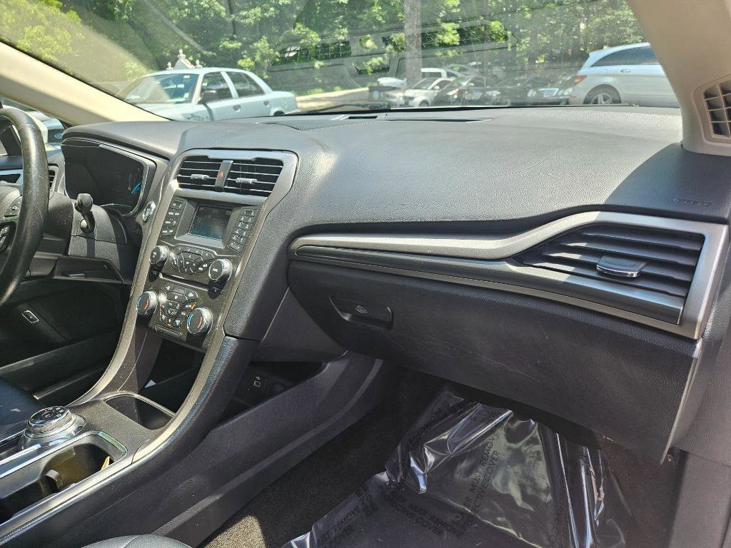 Used 2017 Ford Fusion SE w/ Equipment Group 601A FWD image 39