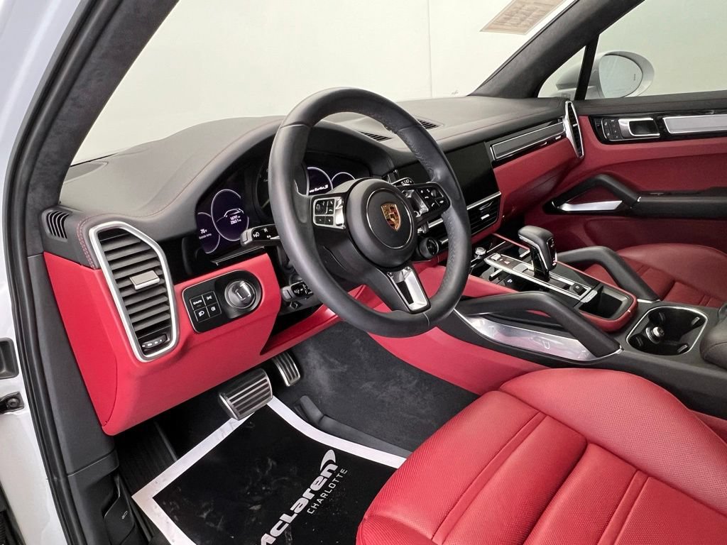 Certified 2023 Porsche Cayenne Turbo S AWD/4WD image 4