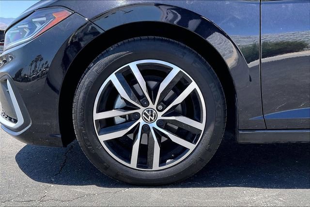 Used 2025 Volkswagen Jetta SE FWD image 8