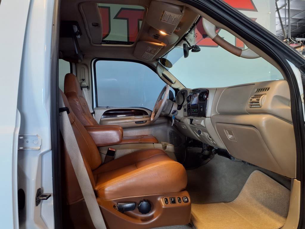 Used 2005 Ford F250 Lariat image 11