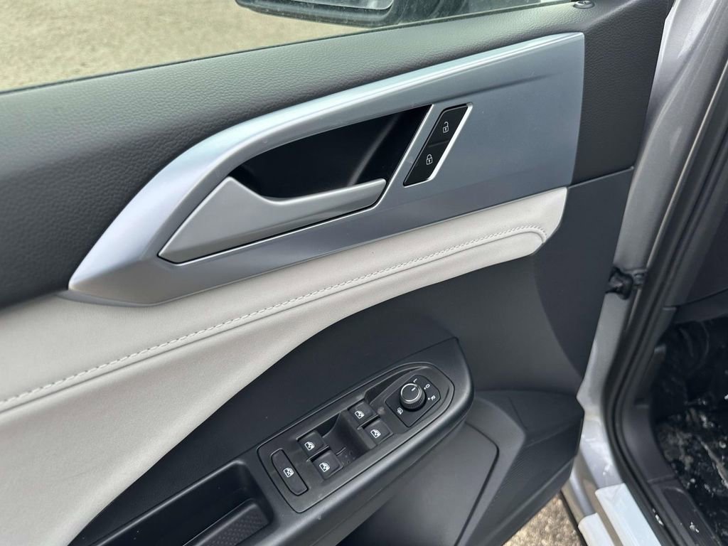 New 2026 Volkswagen Taos SE AWD/4WD image 12