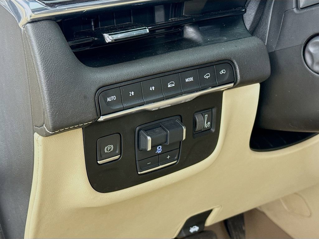 Used 2021 Cadillac Escalade ESV Premium Luxury w/ Driver Assist Tech Package image 12