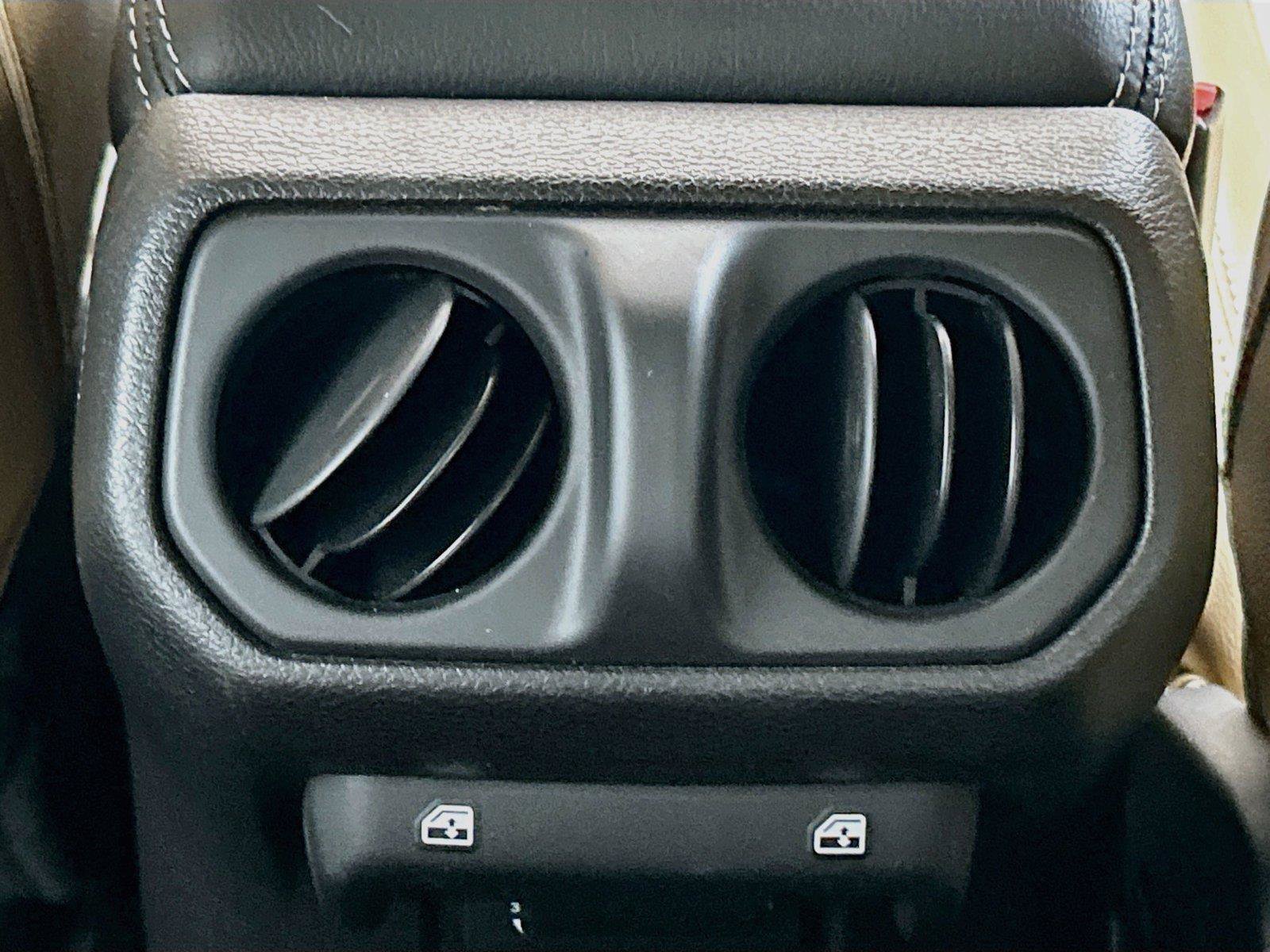 Used 2018 Jeep Wrangler Unlimited Sahara AWD/4WD image 21