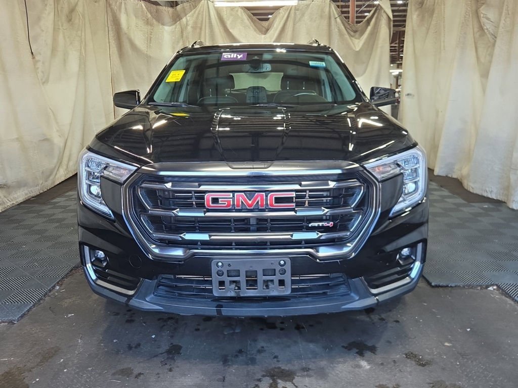 Used 2022 GMC Terrain AT4 image 2