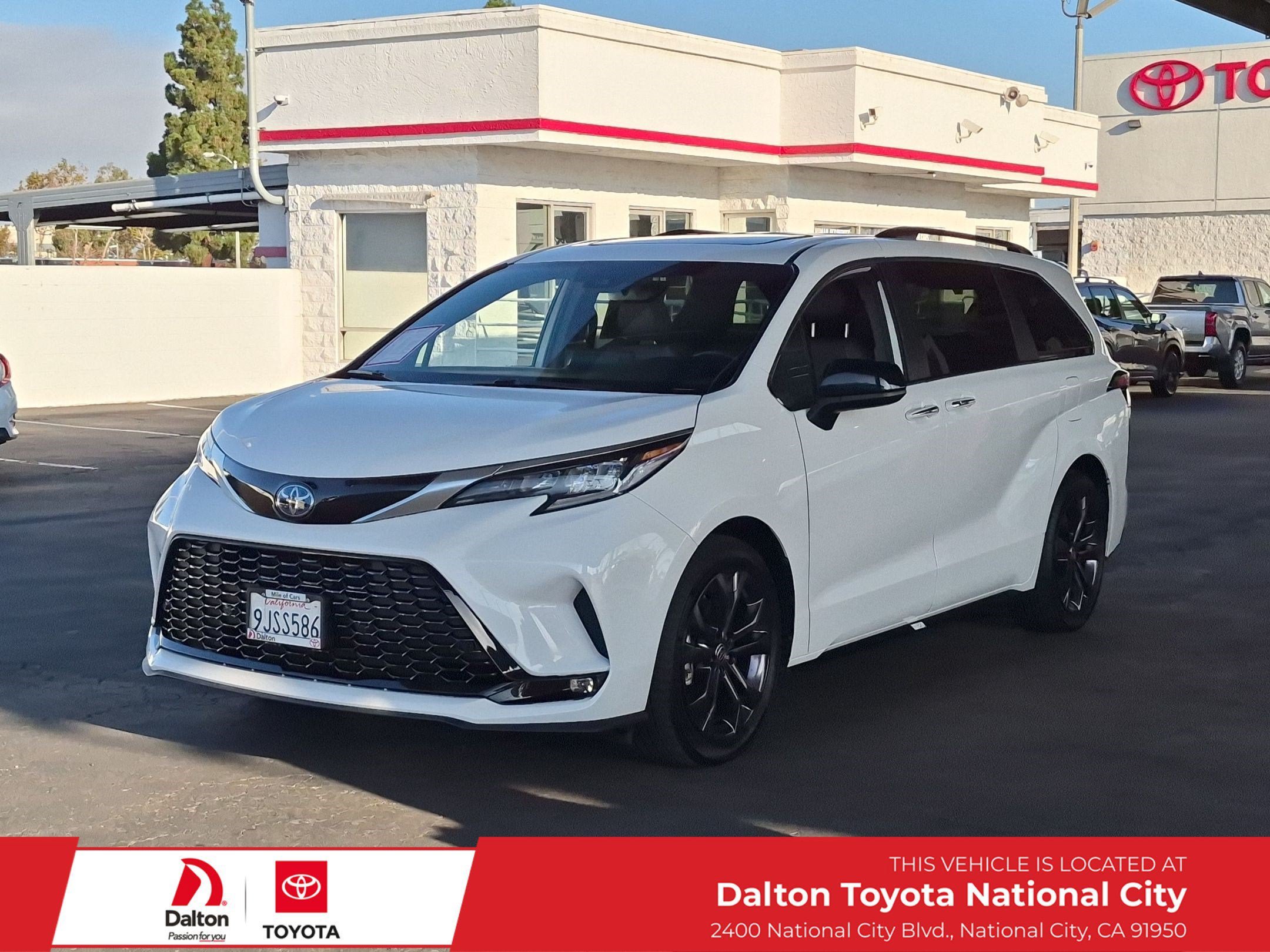 Certified 2024 Toyota Sienna XSE w/ XSE Plus Package FWD image 1