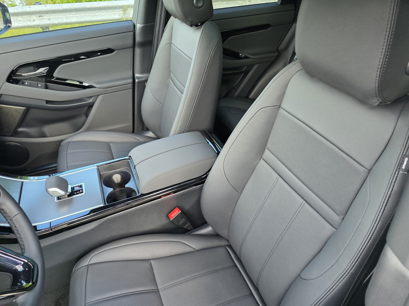 New 2026 Land Rover Range Rover Evoque S AWD/4WD image 12