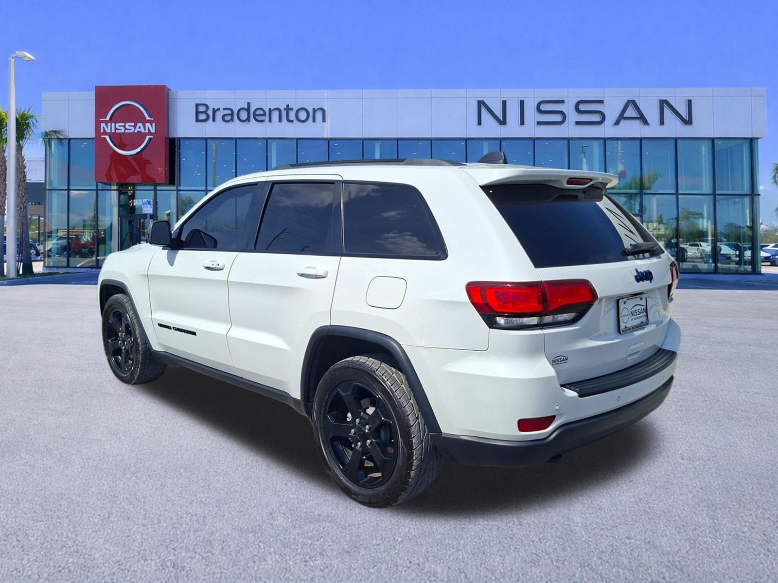 Used 2019 Jeep Grand Cherokee Laredo RWD image 7