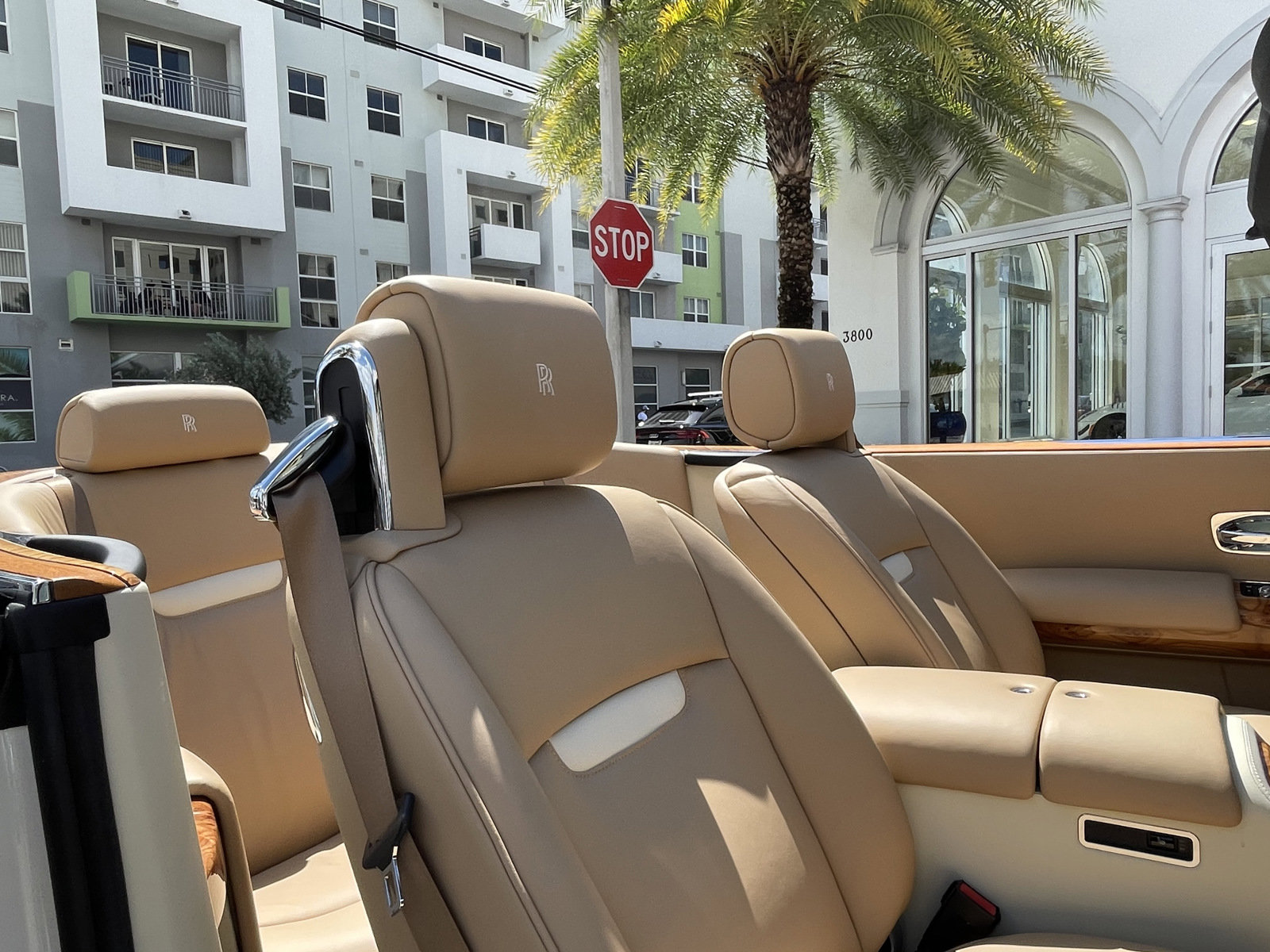 Used 2012 Rolls-Royce Phantom Drophead Coupe RWD image 19