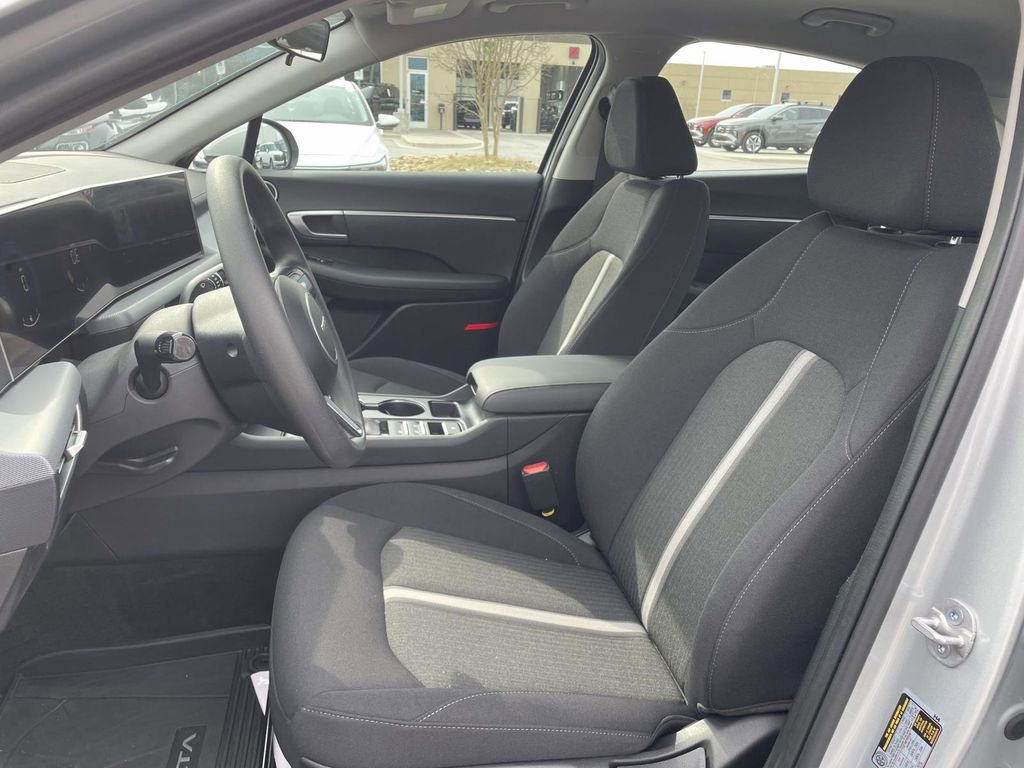 Certified 2025 Hyundai Sonata SE image 8