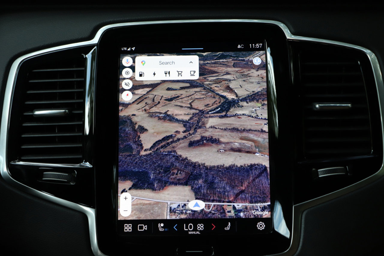 Used 2023 Volvo XC90 T8 Ultimate image 32