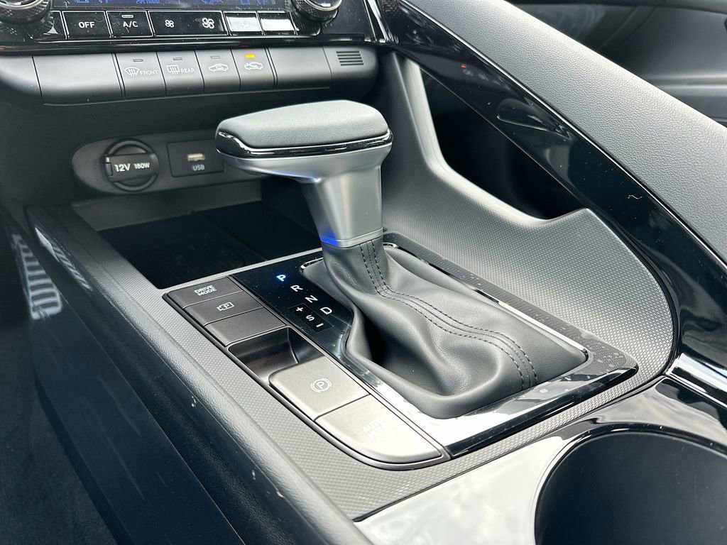 Used 2025 Hyundai Elantra SEL image 39