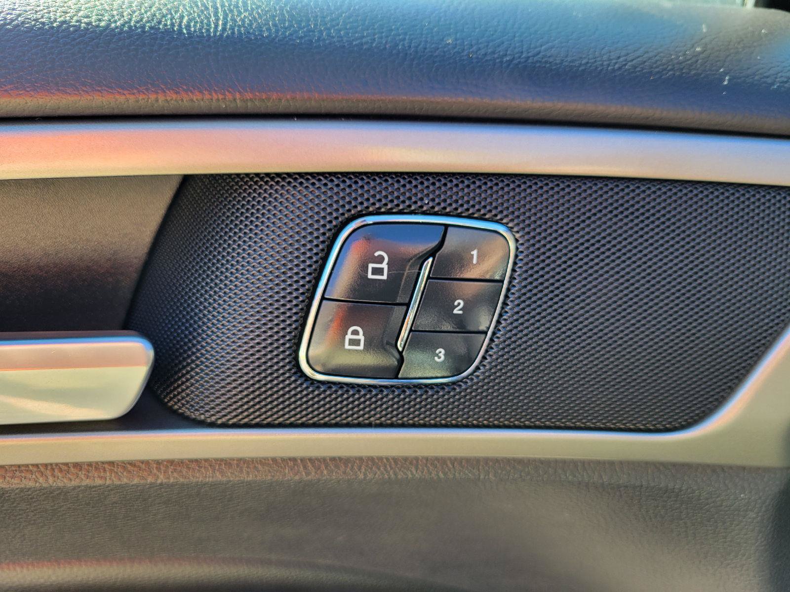 Used 2014 Ford Fusion SE w/ Equipment Group 202A FWD image 7