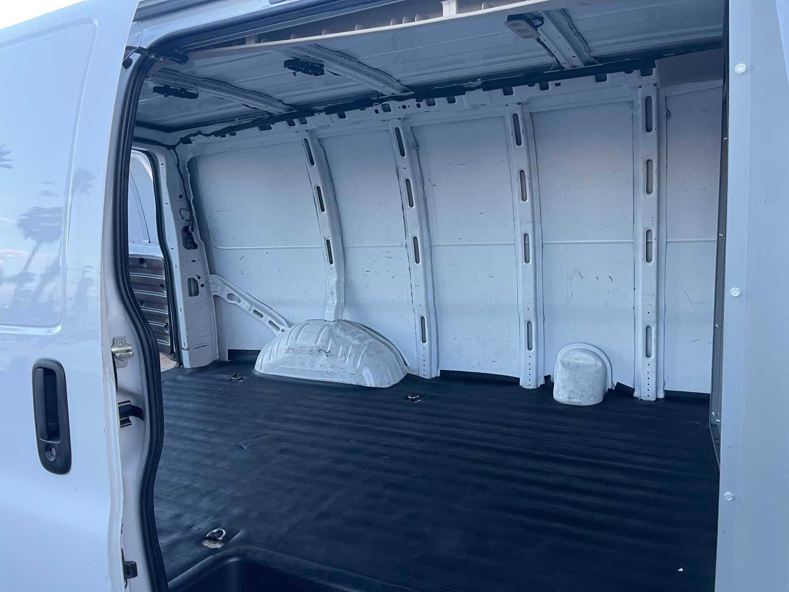 Used 2022 Chevrolet Express 3500 w/ Driver Convenience Package image 11