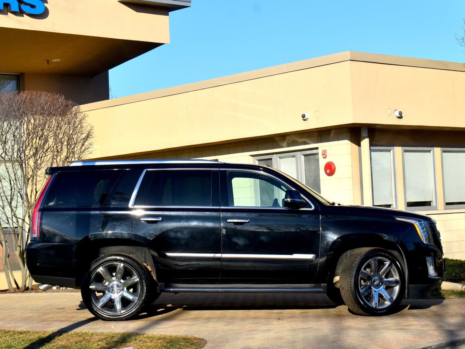 Used 2017 Cadillac Escalade Luxury image 16