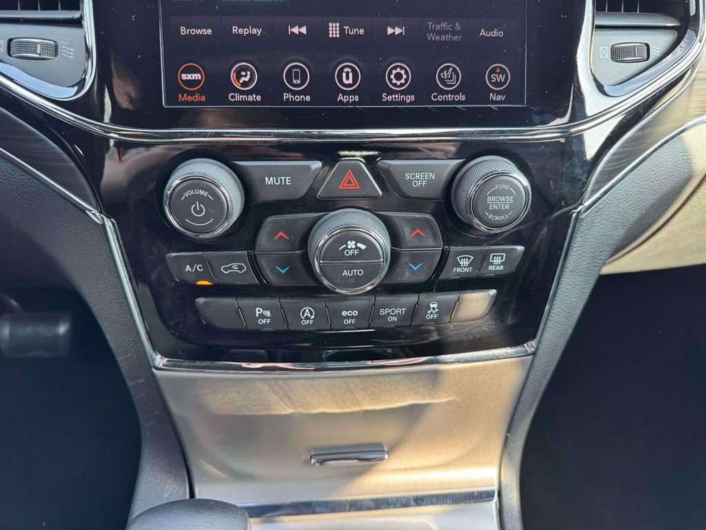 Used 2019 Jeep Grand Cherokee Limited w/ Luxury Group II image 29