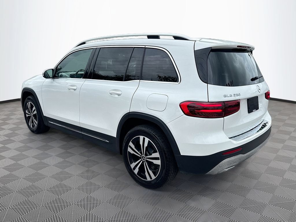 Used 2025 Mercedes-Benz GLB 250 4MATIC image 8