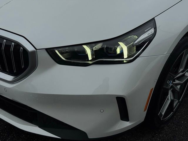 New 2026 BMW 530i xDrive w/ Premium Package video 2