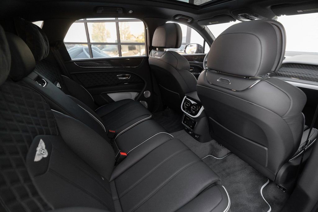 Used 2025 Bentley Bentayga AWD/4WD image 21