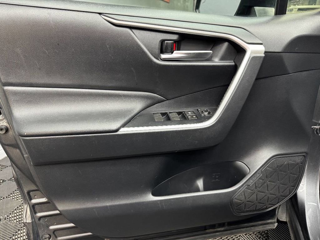Used 2019 Toyota RAV4 XLE image 39