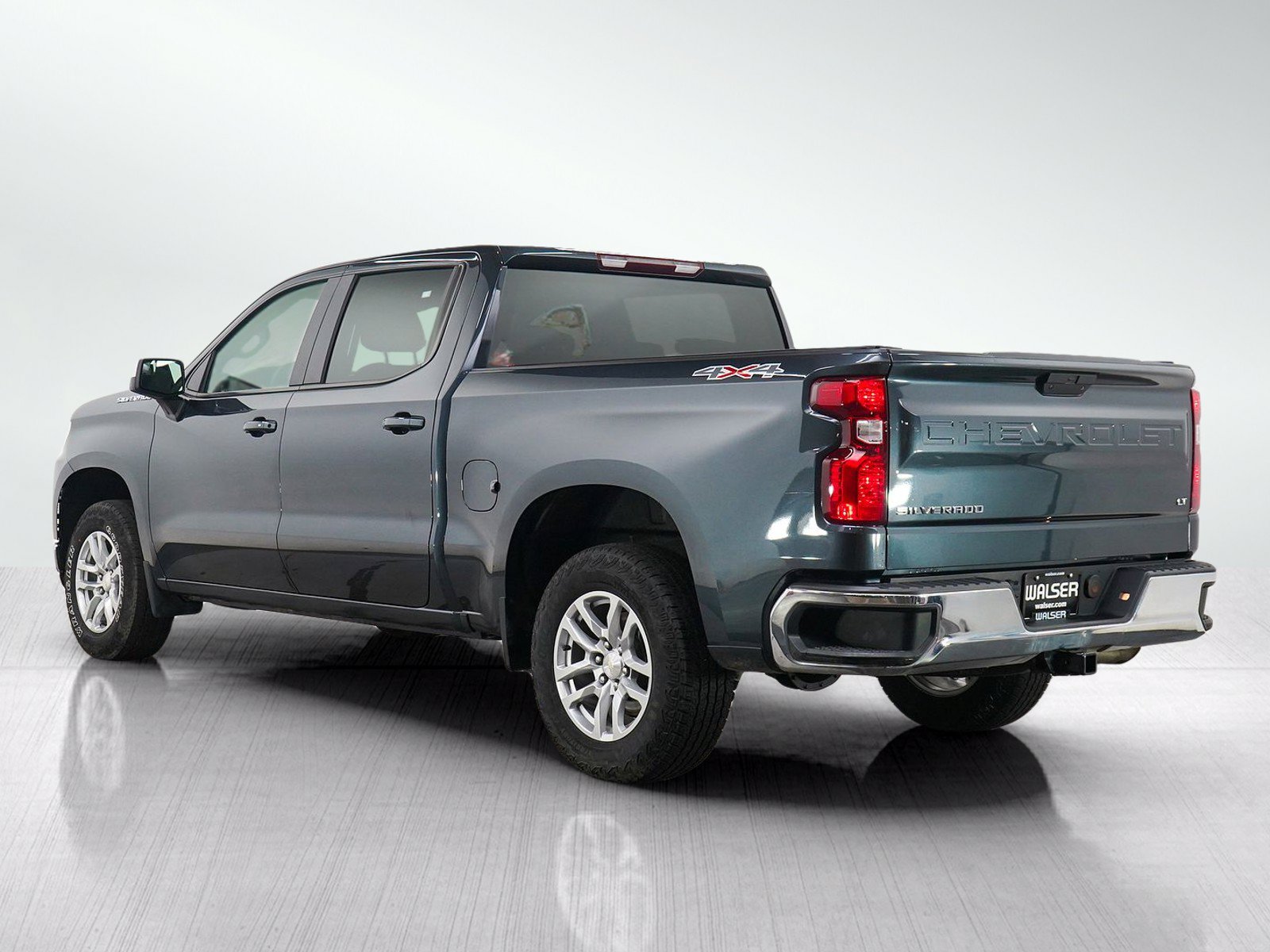 Used 2022 Chevrolet Silverado 1500 LT AWD/4WD image 3