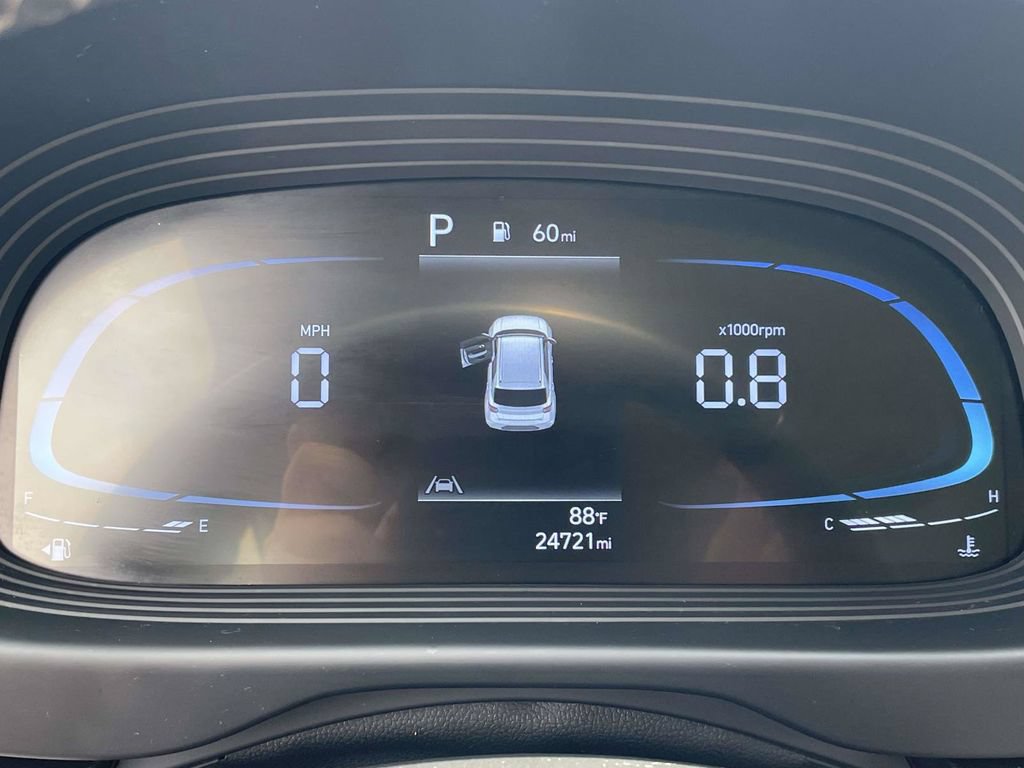 Certified 2025 Hyundai Venue SEL FWD image 25
