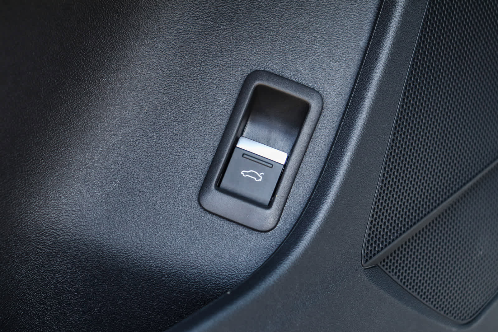 Used 2023 Audi Q4 e-tron Prestige image 28