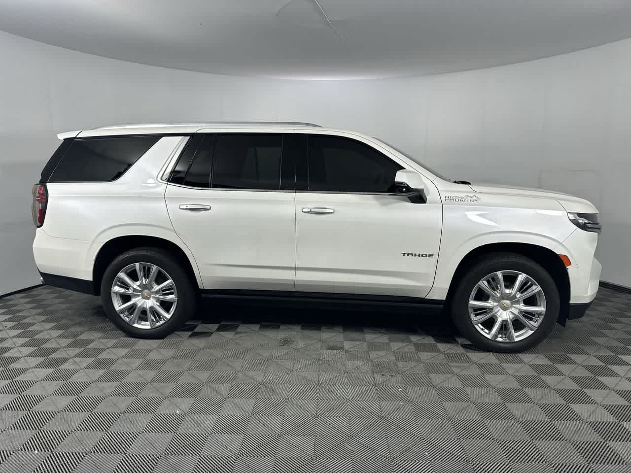 Used 2023 Chevrolet Tahoe High Country AWD/4WD image 9