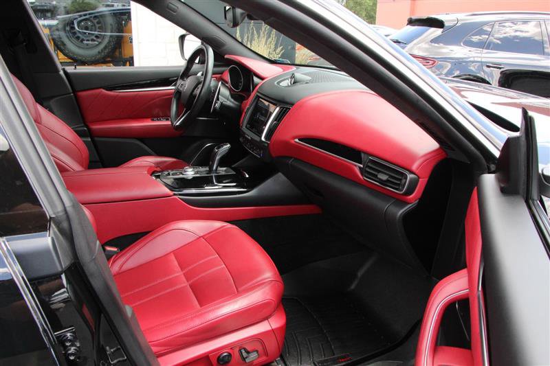 Used 2019 Maserati Levante GranSport AWD/4WD image 11