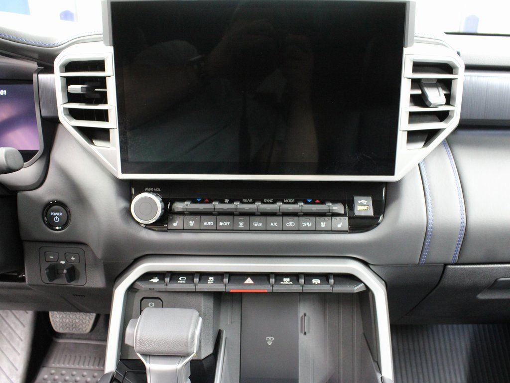 Used 2025 Toyota Sequoia Platinum image 13