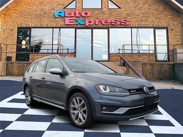 Used 2017 Volkswagen Golf Alltrack AWD/4WD image 1