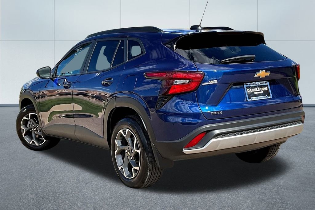 Used 2024 Chevrolet Trax LT w/ Driver Confidence Package image 12