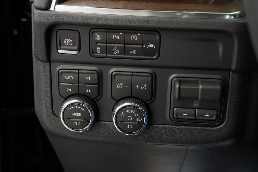 New 2026 Chevrolet Suburban High Country AWD/4WD image 25