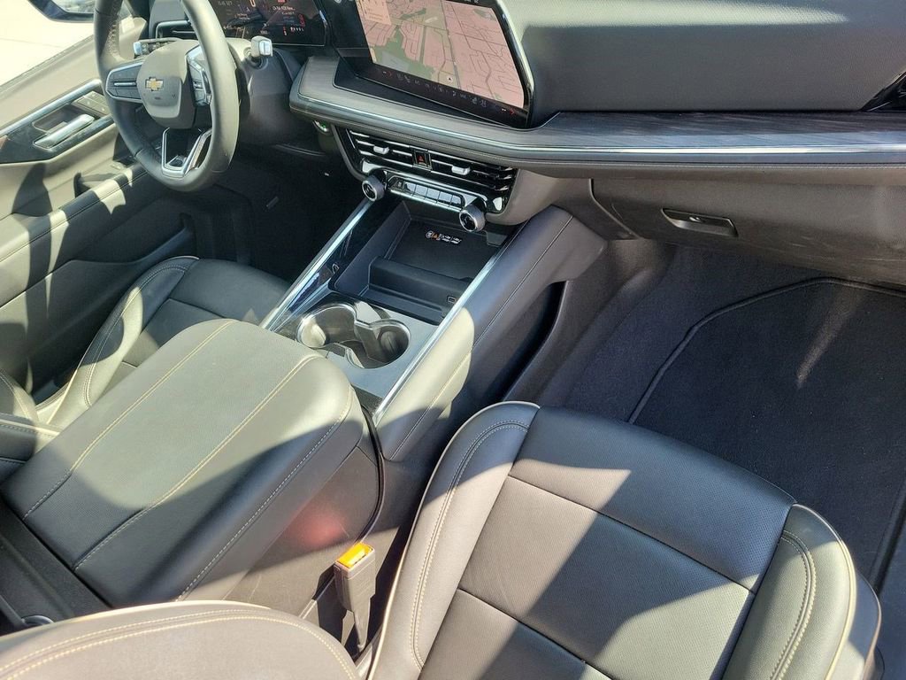 Used 2025 Chevrolet Suburban Premier image 35