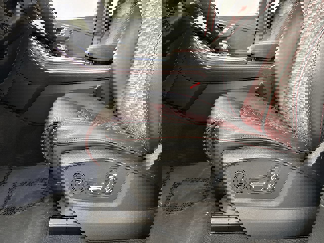 Certified 2025 Audi RS Q8 performance w/ Matte Carbon Package AWD/4WD image 21