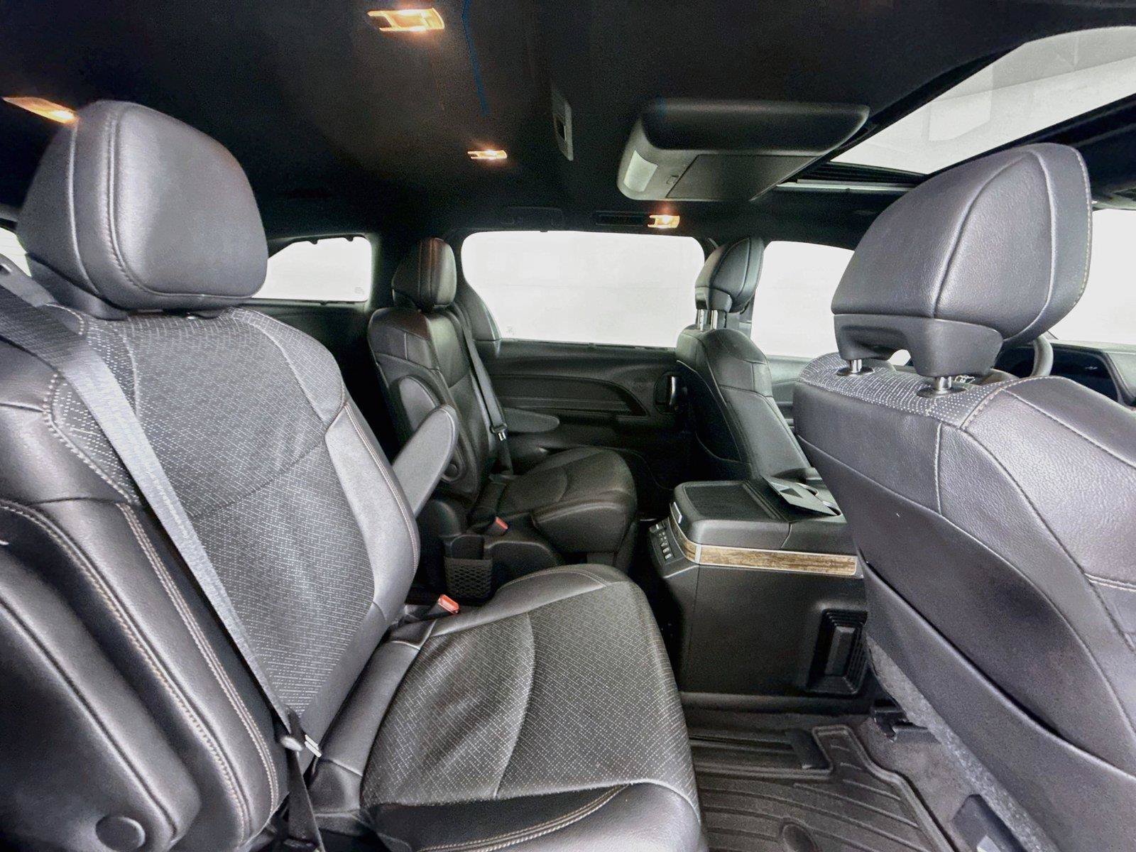 Certified 2025 Toyota Sienna Platinum FWD image 40