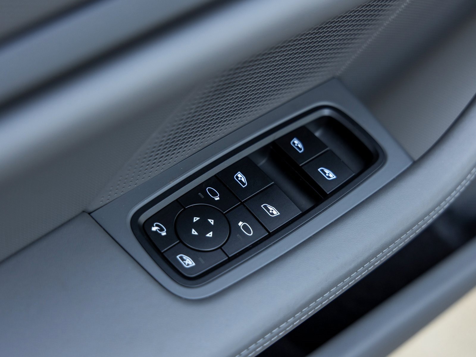 Used 2025 Porsche Taycan 4S image 25