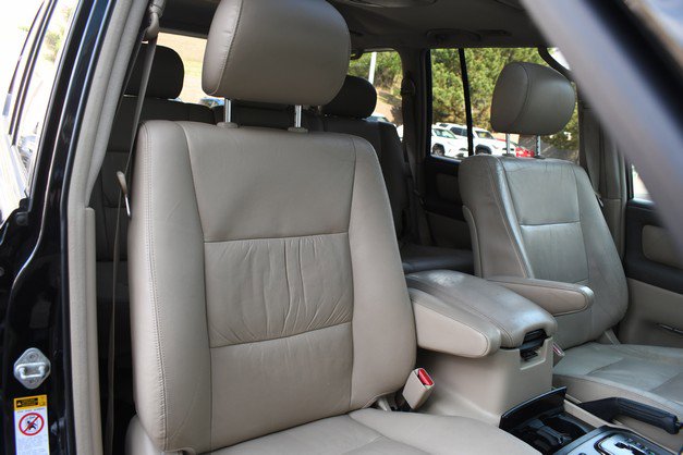 Used 2005 Toyota Land Cruiser AWD/4WD image 27