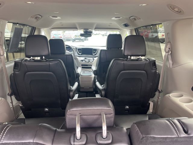 Used 2024 Chrysler Pacifica Touring-L image 8