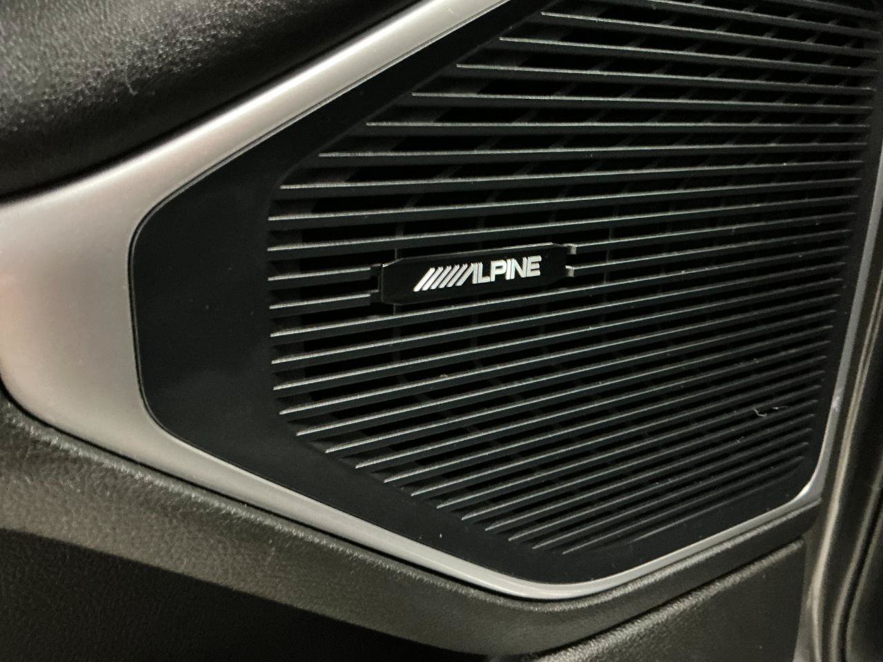 Used 2024 Jeep Wagoneer L Series II w/ Flexible Seating Group AWD/4WD image 14