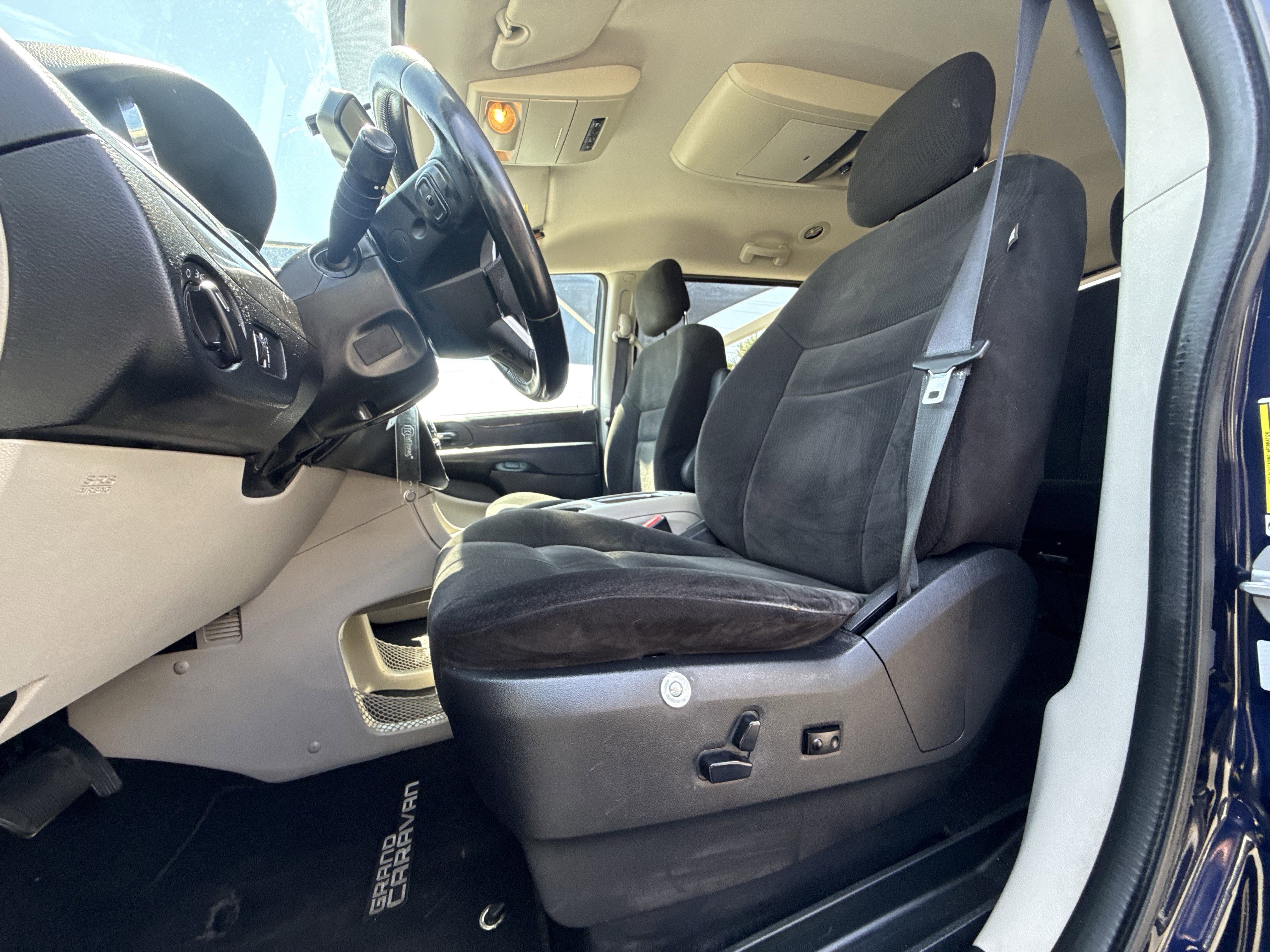 Used 2015 Dodge Grand Caravan SXT w/ UConnect Hands-Free Group image 21