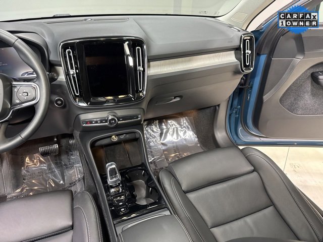 Used 2025 Volvo XC40 B5 Plus image 19