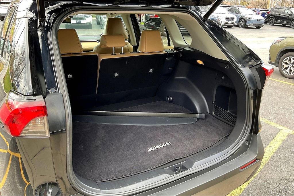 Used 2019 Toyota RAV4 Limited AWD/4WD image 31