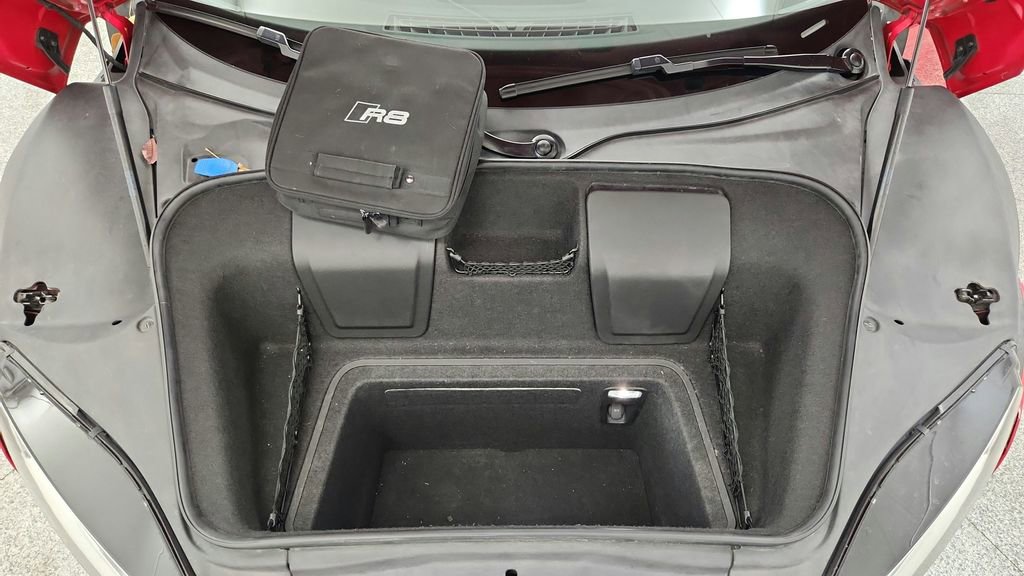 Used 2017 Audi R8 V10 w/ Carbon Exterior Package image 29