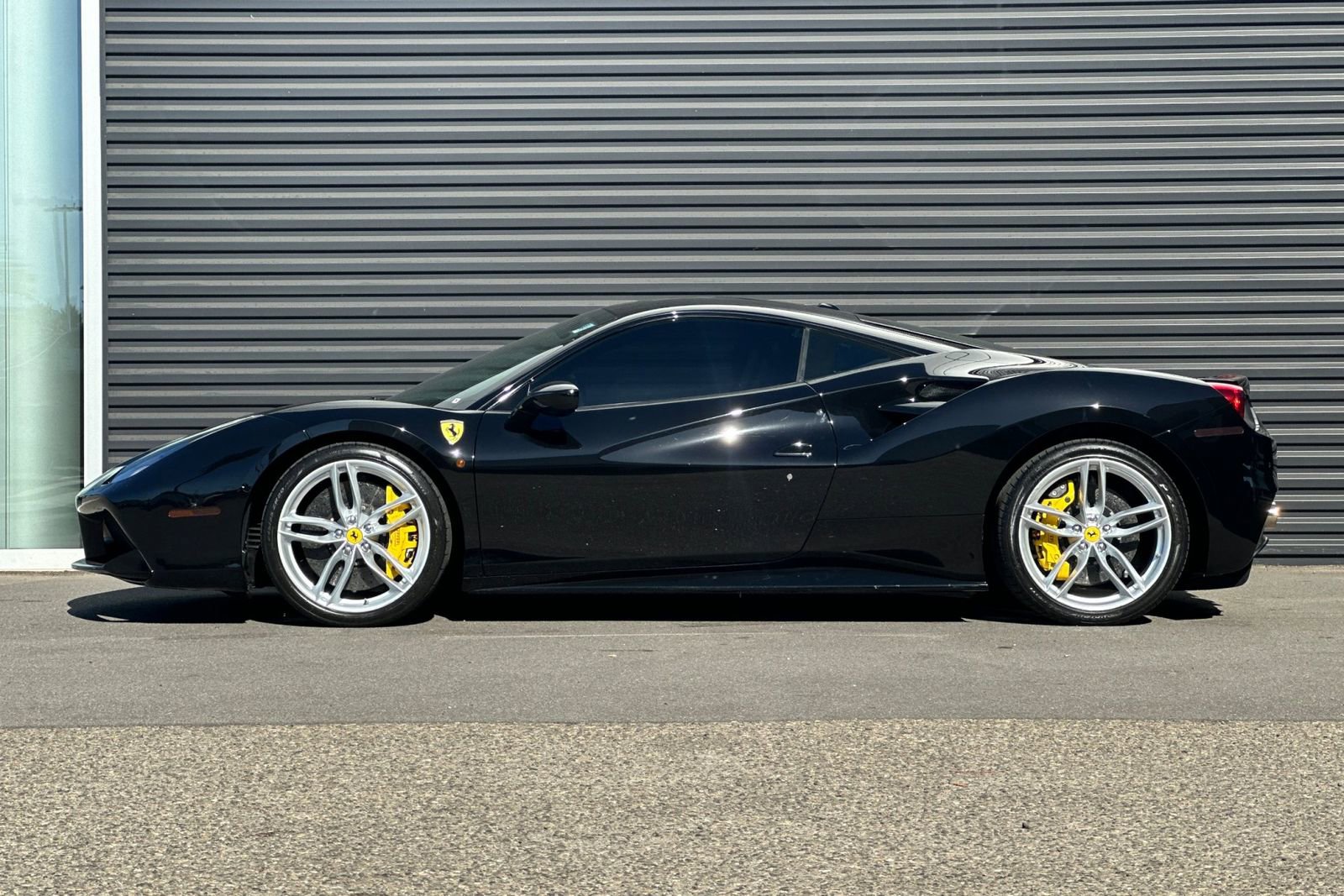 Used 2016 Ferrari 488 GTB Base image 2